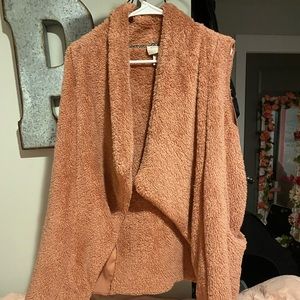 Long Fuzzy pink vest